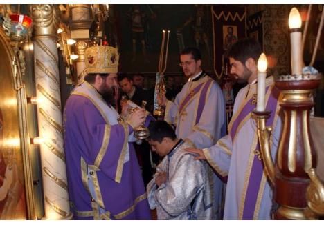 MILĂ! Îngenuncheat în 2008 la propriu de Prea Sfinţitul, pentru a-l unge diacon, preotul misionar Marcel Boloş este nevoit să se întoarcă la Sofronie tot în genunchi pentru a-l ruga să nu-l excludă din rândul preoţimii. Se pare că aceasta este singura poziţie acceptată de episcop în relaţia cu subordonaţii... 